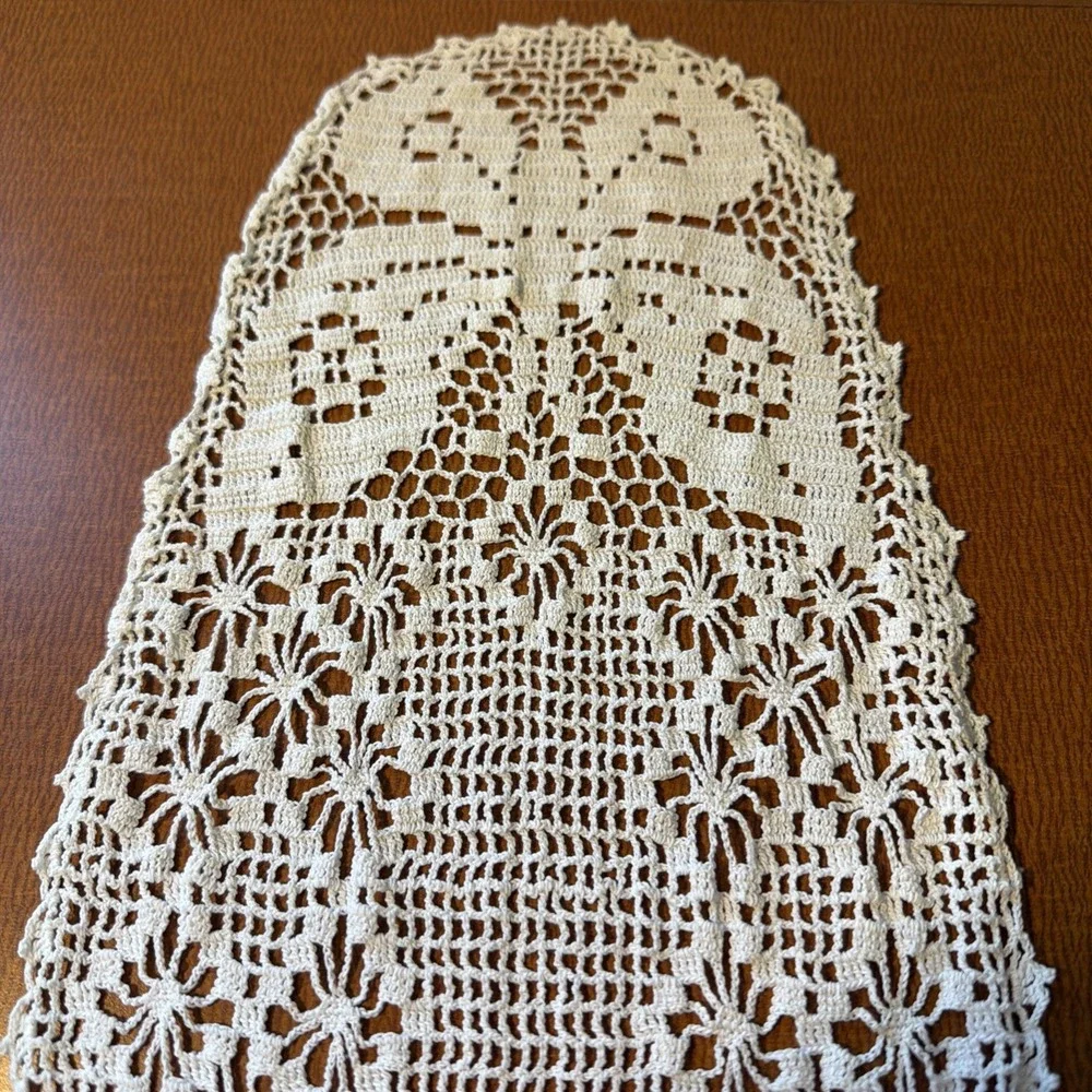 Vtg Hand Made Crochet Ecru Ivory Small Table Runner 19
